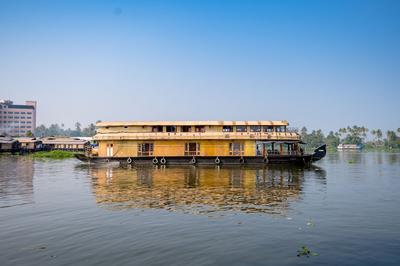 OYO 24146 Houseboat Anugraha 6bhk