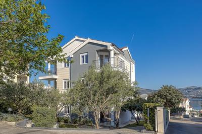 Apartment Gabriel 220m From the Beach