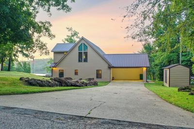 Lakefront Gladewater Retreat w/ Dock + Hot Tub!