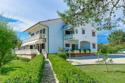 Apartment on Vir Island Near Sandy Beaches