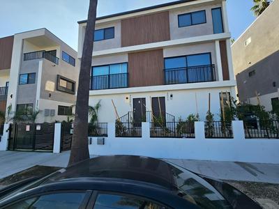 Fabulous Townhouse with Rooftop view