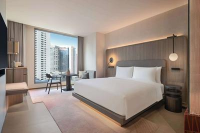Kromo Bangkok, Curio Collection By Hilton