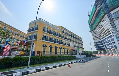 OYO Home 44077 The Platinum Hotel & Suites- King