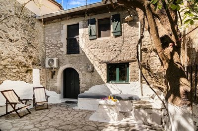 2-bed Home in Kolivata - Sleeps 4 - Wifi - Parking