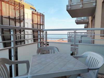 Spacious Apartment With Balcony by the sea