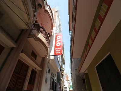 OYO 11480 Hotel Blue Star