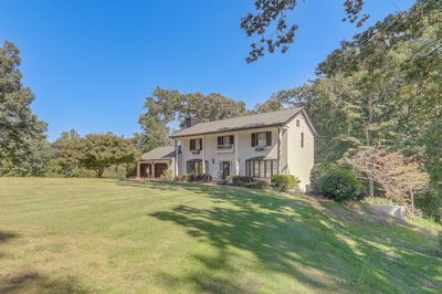 Game Room + Pond: Spacious Gainesville Getaway!
