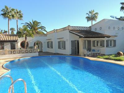 Charming Villa With Private Pool and air Conditioning, Near the Beach