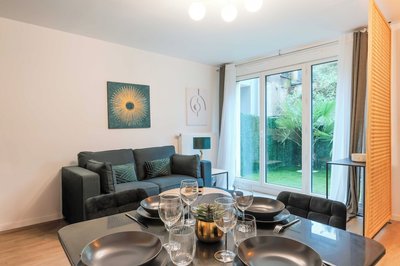 Serene Break With Terrace on the Outskirts of Paris