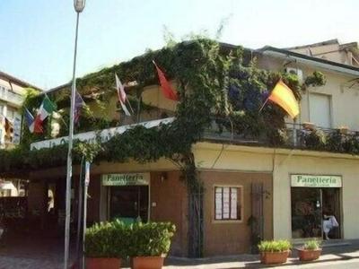 Lastra Bed & Car