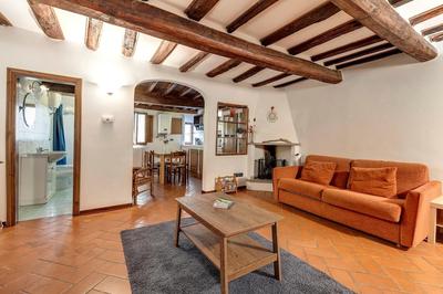 Pinti 46 in Firenze With 1 Bedrooms and 1 Bathrooms