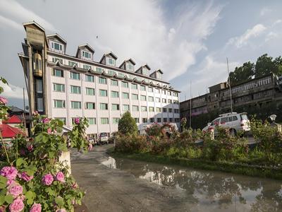 OYO 5174 Hotel Pamposh