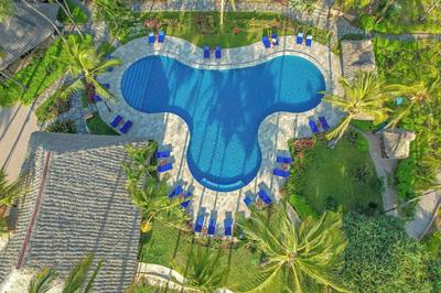 Breezes Beach Club & Spa – Half Board