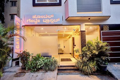 Gateway Transit Hotel