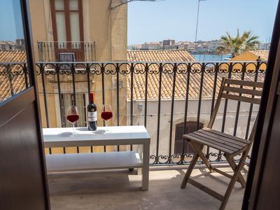 La Riviera apartment by Dimore in Sicily