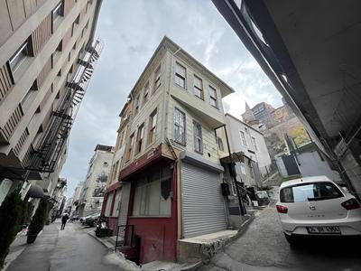 Golden Metro Boutique