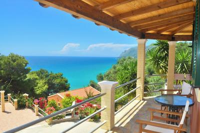 Villa Takis on Pelekas Beach Small House With Garden and sea View