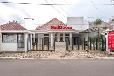 RedDoorz Syariah near Gajayana Stadium Malang