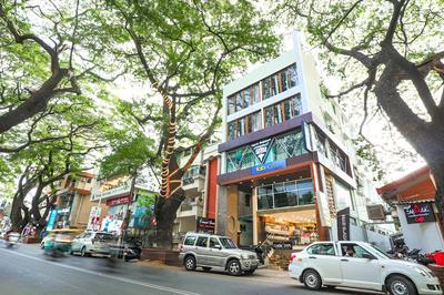 Fabhotel Frazer Suites