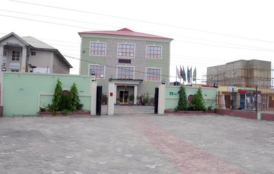 Royal Park Hotel & Suites