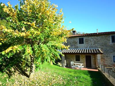 Attractive Farmhouse in Tuscany With Swimming Pool