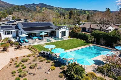 Luxe, Pool, Spa, Fire Pit, Game Room, Piano Sonoma Pool Retreat by Avantstay
