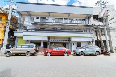 RedDoorz Plus near San Pedro Cathedral