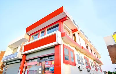 OYO 42945 Surya Hotel