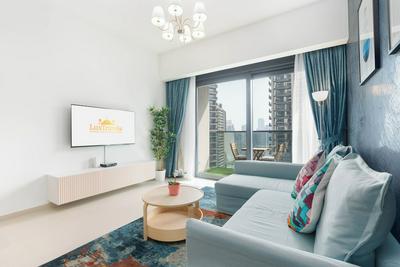 Lux BnB Act-1 Tower I Boulevard Views