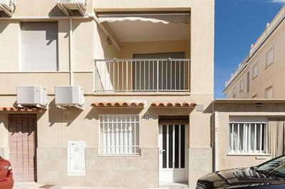 Comtessa in Oliva With 1 Bedrooms and 1 Bathrooms