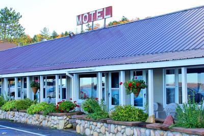 Sunset Motel On The Bay