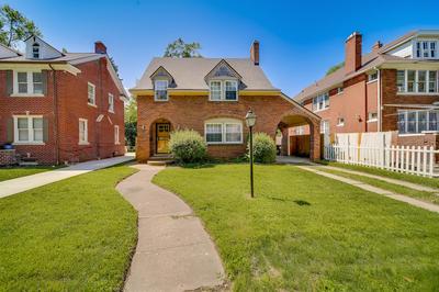 Historic Detroit Bungalow: Pet & Family Friendly