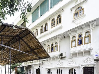 OYO 10704 Hotel Lake Haveli
