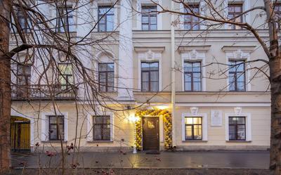 Gold inn by ACADEMIA