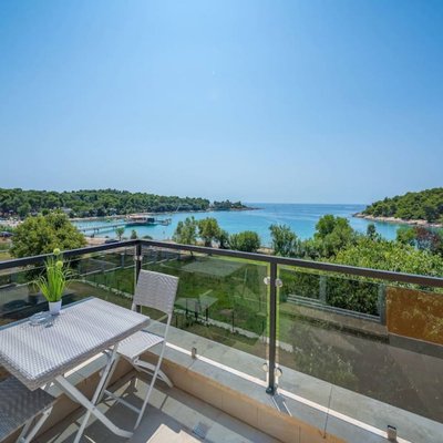 Villa Cedar - Fully Equipped Villa With 4 big Rooms for 8 Guests and a Seaview