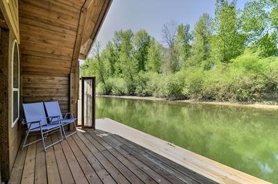 Floating Home on Columbia River w/ Provided Kayaks