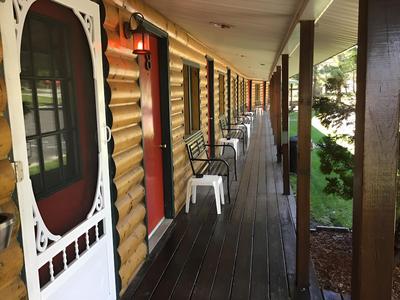 Pines Motel