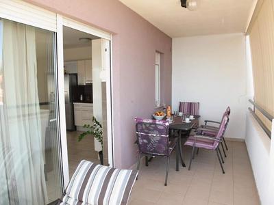 Apartment Toma - Comfort Two Bedroom Apartment With Terrace and Sea View