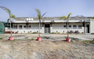 OYO 10939 Hotel Sangam