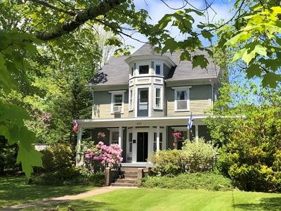 Red Mahone Bed & Breakfast