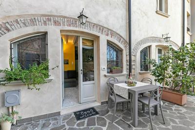 Sole Priscilla House- Terrace & parking