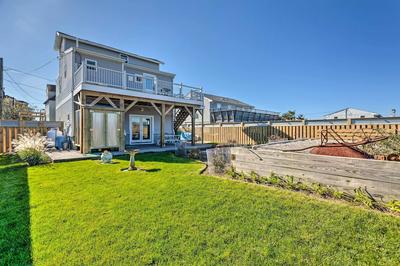Seaside SK Getaway: Steps to Matunuck Beach!