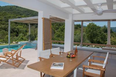 Aristotelia Gi - Private Pool Getaway