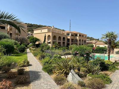 Apartment With sea View and Pool