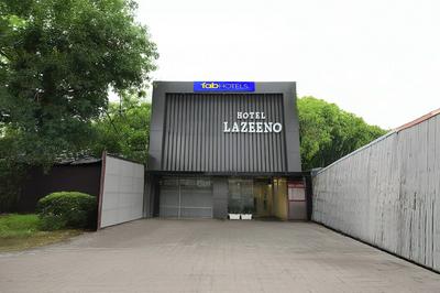 Fabhotel Lazeeno