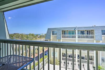 Walk to Beach! Isle of Palms Condo w/ Pool Access