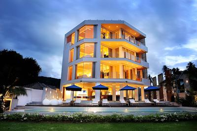 Beachfront Phuket Seaview Suites