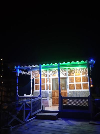 Houseboat  New  Dongola