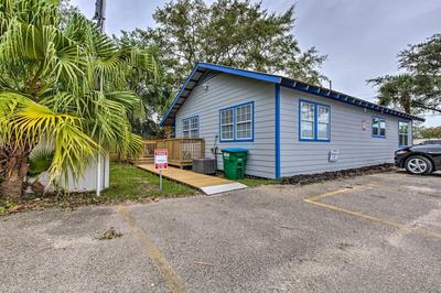 Downtown Ocean Springs Retreat: 1 Mi to Beach!