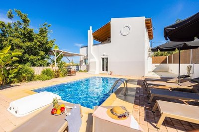 Villa Rea in Adelianos Kampos